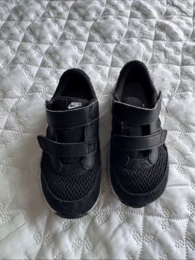 Nike Kids Black Mesh Velcro Sneakers